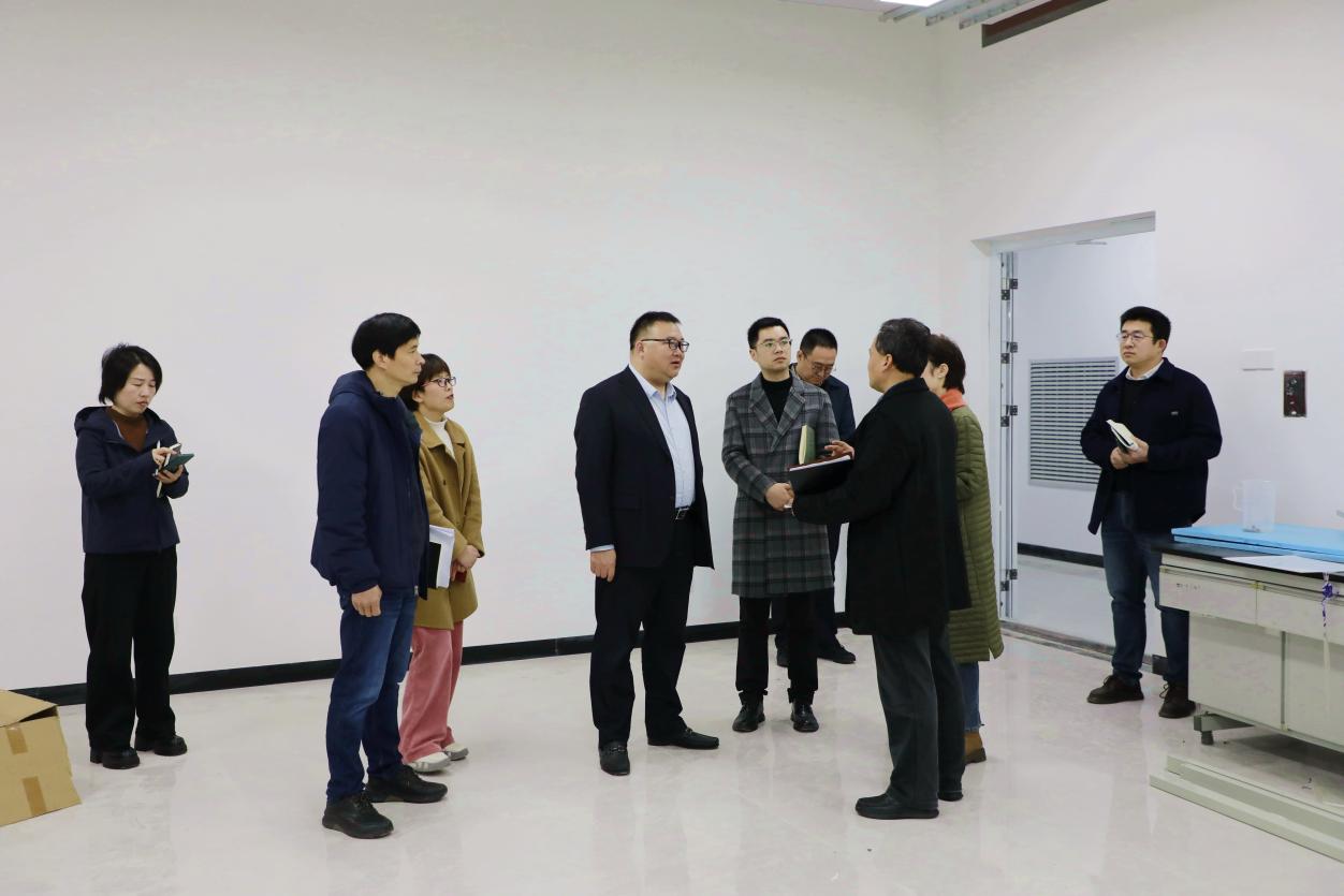 朱斌调研指导本科实验教学中心工作